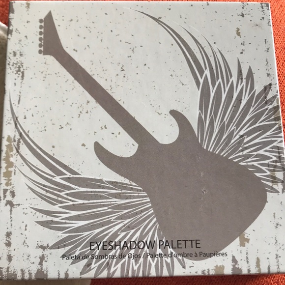 CROWN PRO - 9 COLOR GLAM METALS EYESHADOW PALETTE - Picture 4 of 4